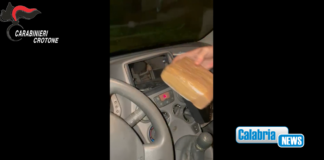 VIDEO-Crotone, arrestati due uomini: pizzicati con oltre un chilo di cocaina in auto