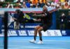 Kyrgios eliminato in doppio agli Australian Open, ma non ci sta: “Le regole sono stupide”