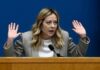 Meloni e la domanda-fiume in conferenza: “Rischiamo di farci linciare”