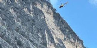 Trentino, base jumper precipita e muore lungo la parete di cima Capi