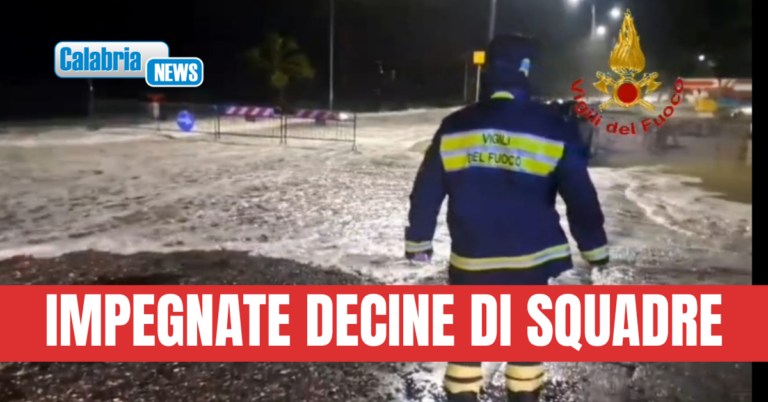 VIDEO-Maltempo, centinaia di richieste di intervento: Vigili del fuoco all’opera in tutta la Calabria