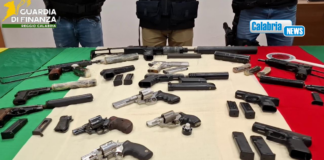 VIDEO-Sequestrato dalla GdiF un deposito di armi nella piana di Gioia Tauro