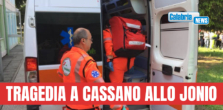 Si sporge per stendere i panni ma cade dal secondo piano: muore una 46enne