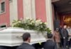 Asti, è il giorno del funerale di Zoe Trinchero: bara bianca coperta di rose