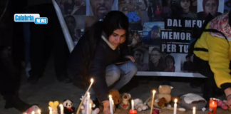 Veglia sulla spiaggia per il terzo anniversario della strage dei migranti a Cutro