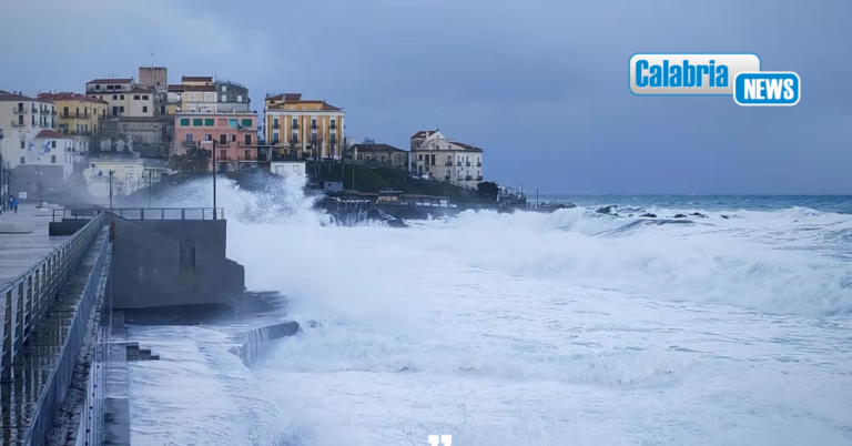 Allerta arancione sul Tirreno, ProCiv: massima attenzione per rischio idrogeologico e mareggiate