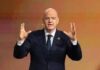 Fifa, l’assist di Infantino a Putin: “L’esclusione della Russia ha creato odio, va rivista”