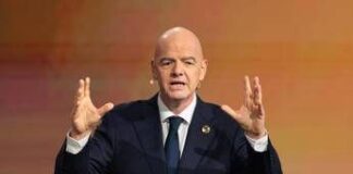Fifa, l’assist di Infantino a Putin: “L’esclusione della Russia ha creato odio, va rivista”