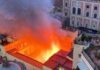 Incendio all’alba di oggi a Napoli, in fiamme il Teatro Sannazaro
