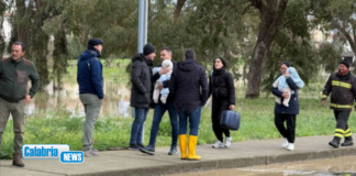 Frattura in argine Crati, evacuate tutte le abitazione complesso nautico dei Laghi di Sibari