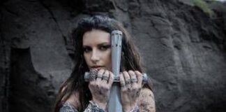 Laura Pausini, nel nuovo album duetti con Annalisa e la voce di Lucio Dalla