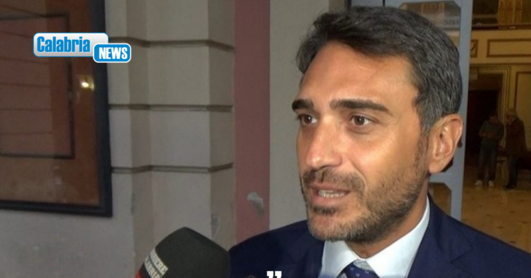 Sanità, l’affondo del Pd: Calabresi costretti a curarsi a debito è una vergogna nazionale