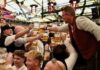 Oktoberfest a pagamento? Scoppia la lite sul biglietto d’ingresso