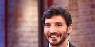 Stefano De Martino conduttore di Sanremo 2027, il golden boy Rai pronto a guidare il festival