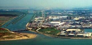 Tragedia al porto di Livorno: barca si ribalta, un morto