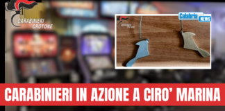 VIDEO-Sequestrato perchè accusato di barare alle slot con metodo del ‘pesciolino’: 6 arresti