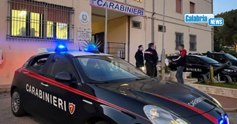 Isola Capo Rizzuto, festa elettorale non autorizzata in teatro confiscato a cosca: due indagati