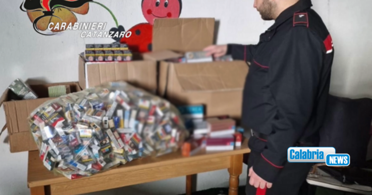 Catanzaro, Carabinieri sequestrano 2.000 pacchetti di sigarette rubati: arrestato un 42enne