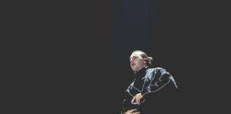 Ernia, il ‘processo’ show a Milano: il Duca è tornato a casa