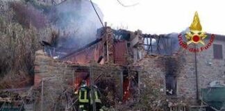 Esplosione in una palazzina a Pescia: si cerca un uomo disperso