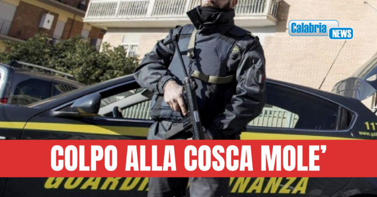 VIDEO-Gioia Tauro, blitz della GdiF: tre arresti, detenevano armi da guerra e clandestine