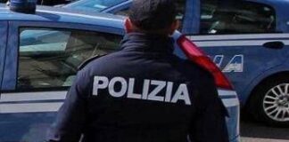 Inseguimento a Ostia, auto in fuga dalla polizia investe due ragazze
