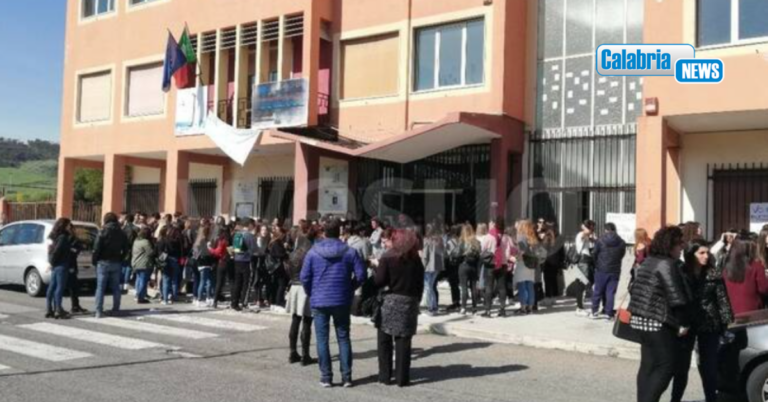 Crotone, amianto e sicurezza: nasce il Comitato dei Genitori del plesso San Francesco del Liceo Gravina