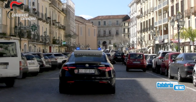 Lamezia, 36enne vìola prescrizioni A.G. e 30enne evade dai domiciliari: arrestati entrambi dai Carabinieri