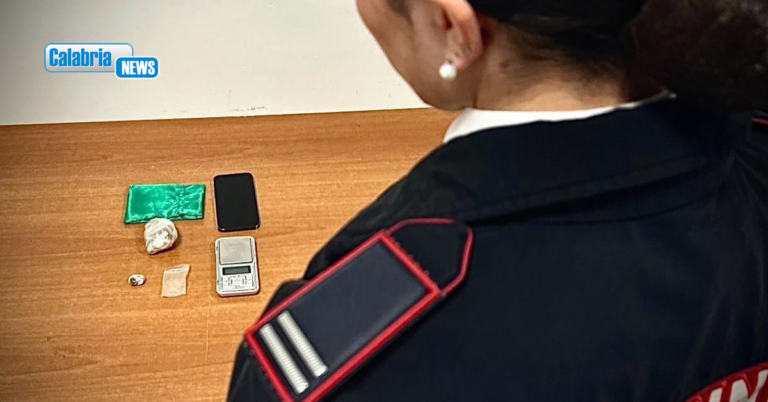 Lamezia, droga pronta per lo spaccio: 19enne arrestato con oltre 50 grammi di hashish