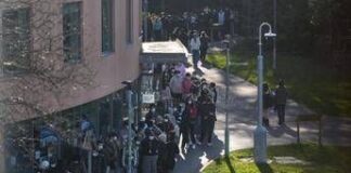 Meningite, salgono a 20 i casi in Inghilterra: ora vaccino per 5mila studenti