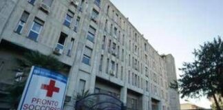 Napoli, giovane donna accoltellata in autobus: l’aggressore si toglie la vita