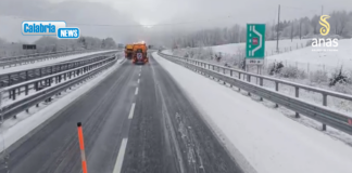 VIDEO-Maltempo, nevicate in Calabria sulle Statali e sulla A2 nel Cosentino e Reggino