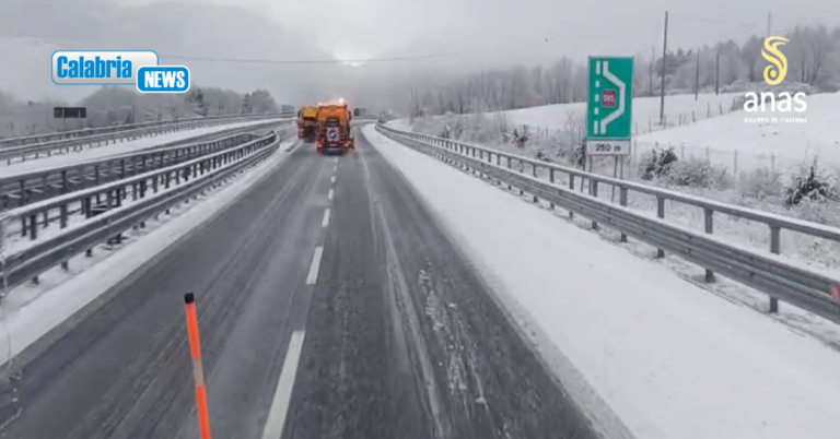 VIDEO-Maltempo, nevicate in Calabria sulle Statali e sulla A2 nel Cosentino e Reggino