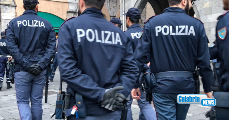 Polizia scopre arsenale clandestino e cocaina a Gioiosa Ionica: arrestato 48enne di Siderno
