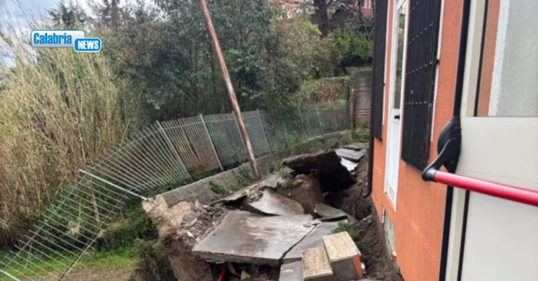 Maltempo, atrio cede per la forte pioggia: chiusa scuola nel Vibonese