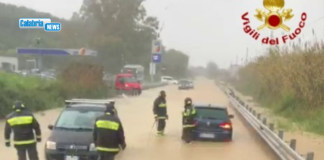 VIDEO-Decine di interventi dei Vigili del fuoco per allagamenti e smottamenti nel Cosentino