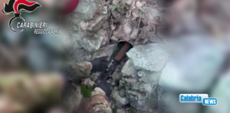 VIDEO-Nuova scoperta dei Carabinieri di armi nascoste tra le pietre in Aspromonte