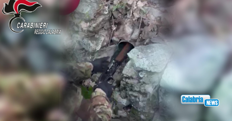VIDEO-Nuova scoperta dei Carabinieri di armi nascoste tra le pietre in Aspromonte