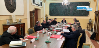 I vescovi calabresi contro Trump per le intimidazioni al Papa: “Offesa alla dignità e alla pace”