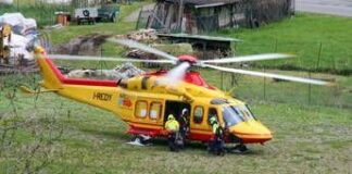 Cammina sul ciglio della strada e precipita in un dirupo, morta 58enne in Trentino