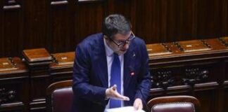 Caro carburante, Salvini: “Riserve aeroporti fino a tutto maggio, no emergenza”