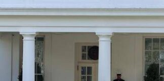 Il giallo del ricovero di Trump, il presidente Usa lontano dall’occhio pubblico: “Al lavoro per gli americani”