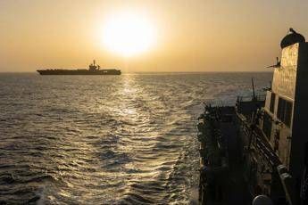Iran, Hormuz riapre ma restano tensioni. Trump: “Negozieremo durante il fine settimana”