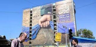 Iran, raid Usa vicino Hormuz: Teheran risponde attaccando base americana e 4 navi nello stretto