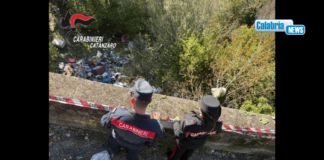 VIDEO-Lamezia, Carabinieri scoprono discarica abusiva in un terreno privato: area sequestrata