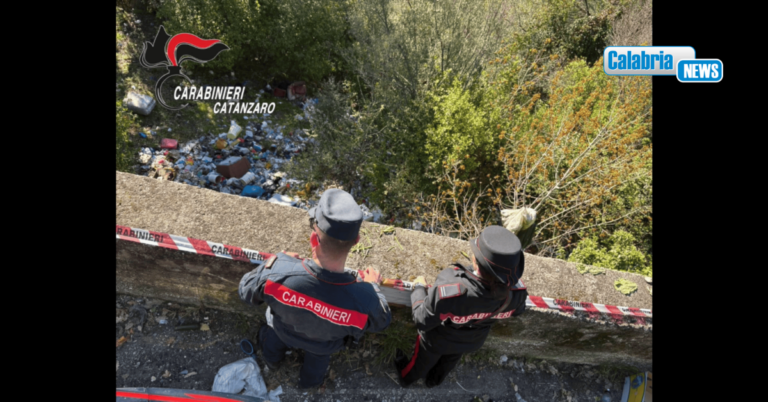 VIDEO-Lamezia, Carabinieri scoprono discarica abusiva in un terreno privato: area sequestrata