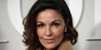 Morta a 57 anni l’attrice Nadia Fares: era stata trovata priva di sensi in piscina a Parigi