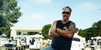 Morto Darrell Sheets, la star di ‘Affari al buio’ aveva 67 anni