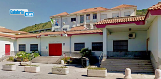 Minaccia il suicidio da una finestra del Comune di Pizzo, salvato dai Carabinieri