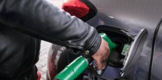 Prezzi carburanti, ancora ribassi per benzina e diesel